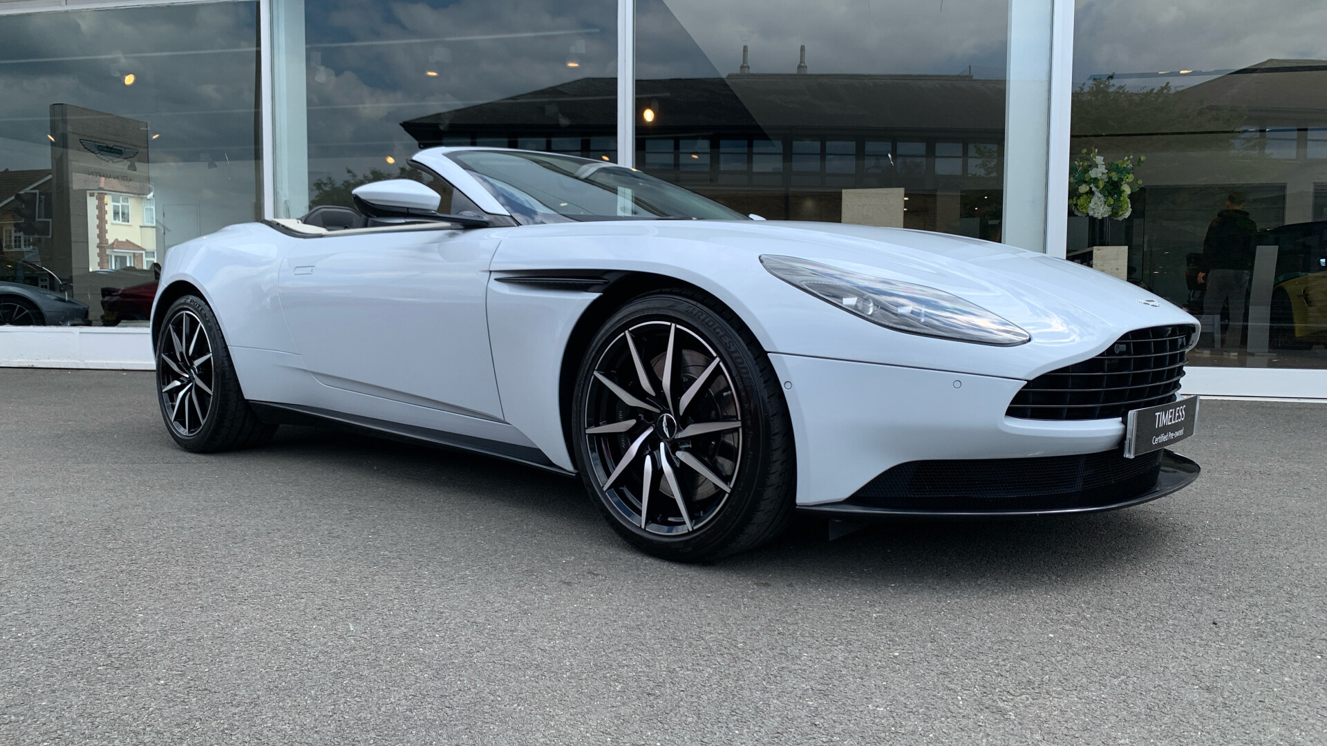 Aston Martin DB11