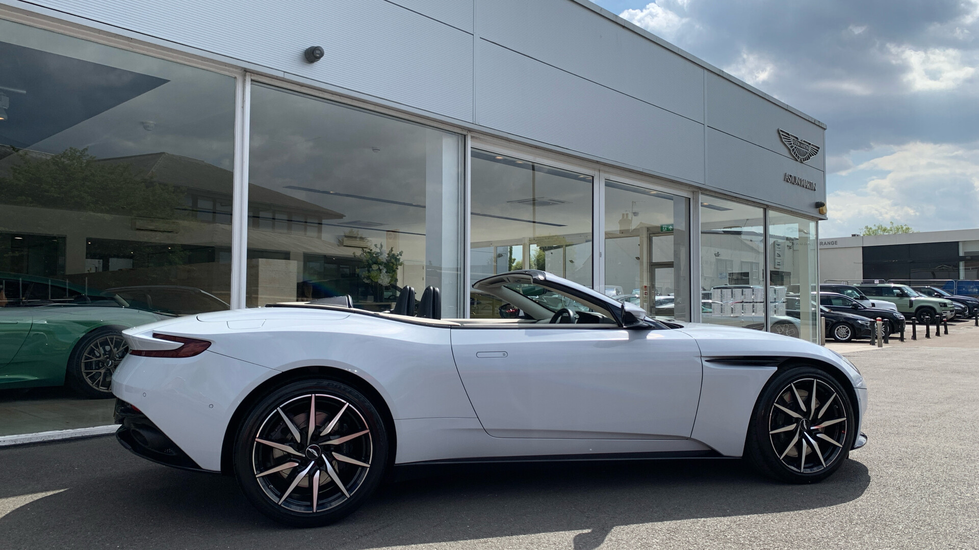 Aston Martin DB11