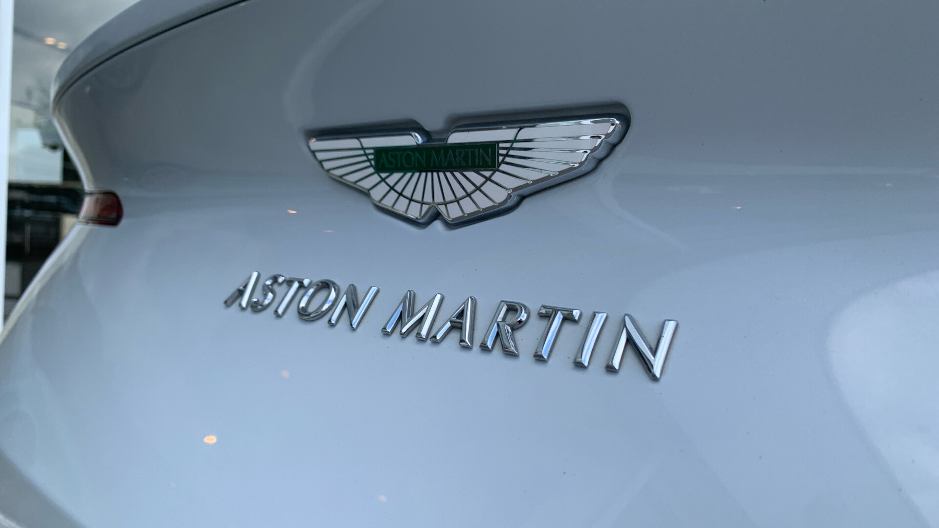 Aston Martin DB11