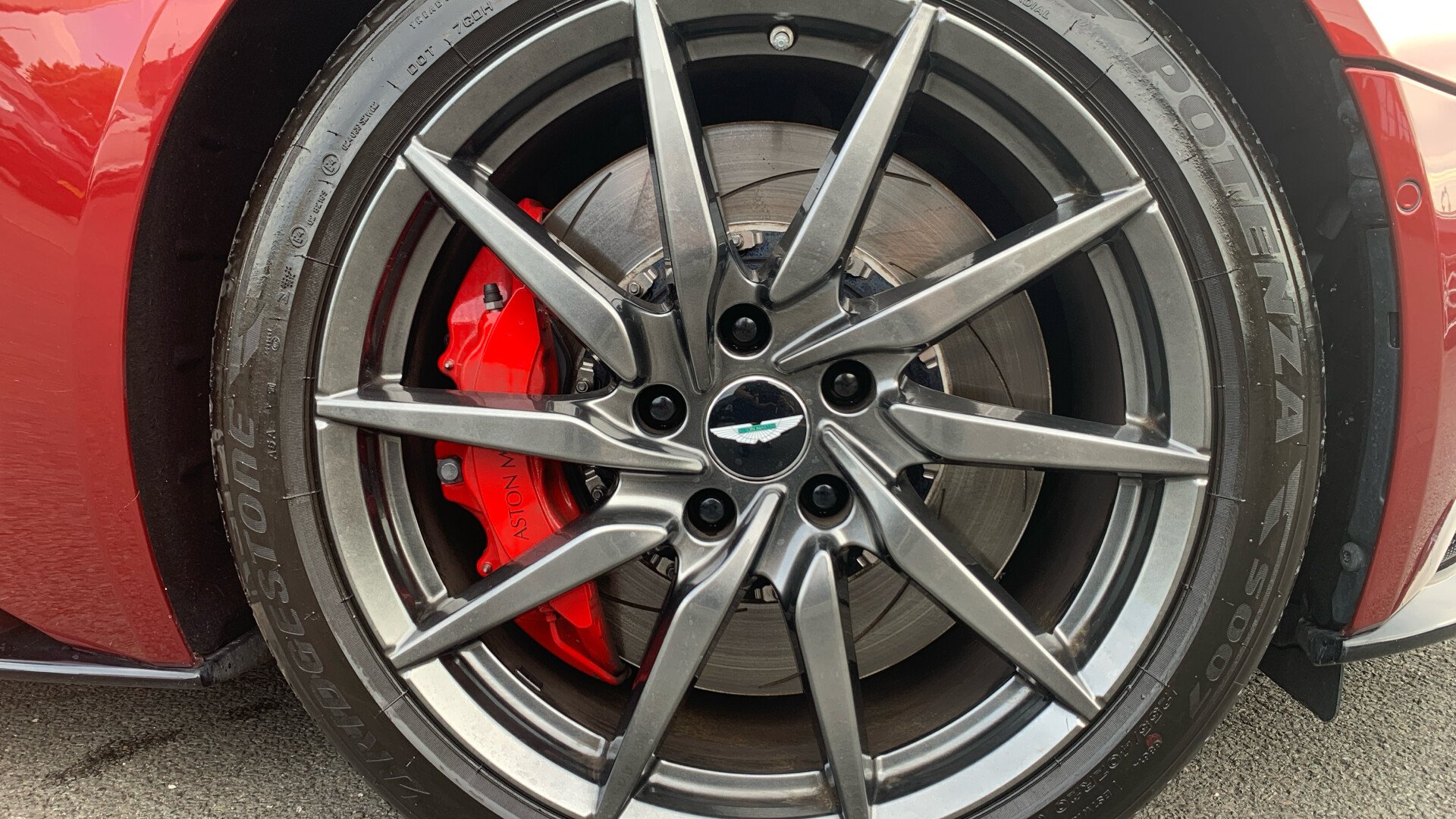 Aston Martin DB11