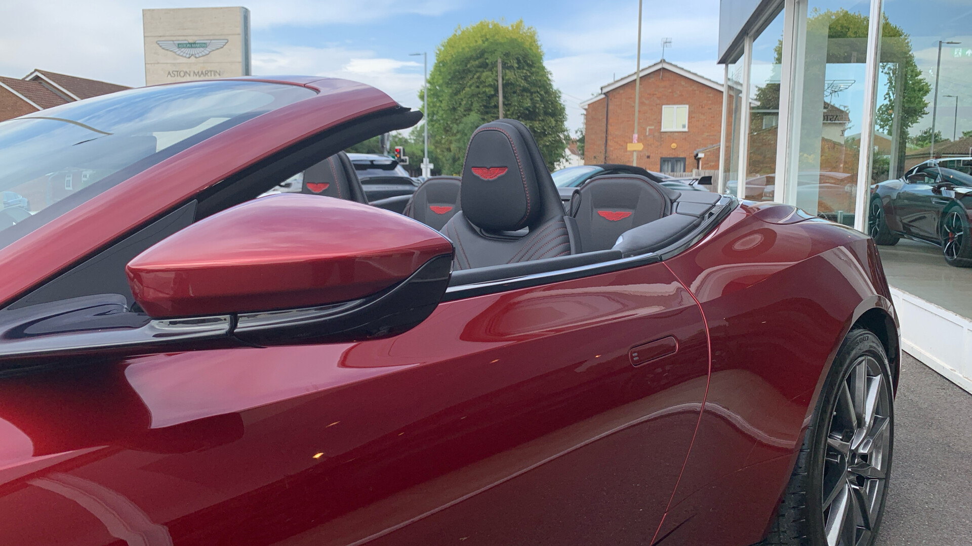 Aston Martin DB11