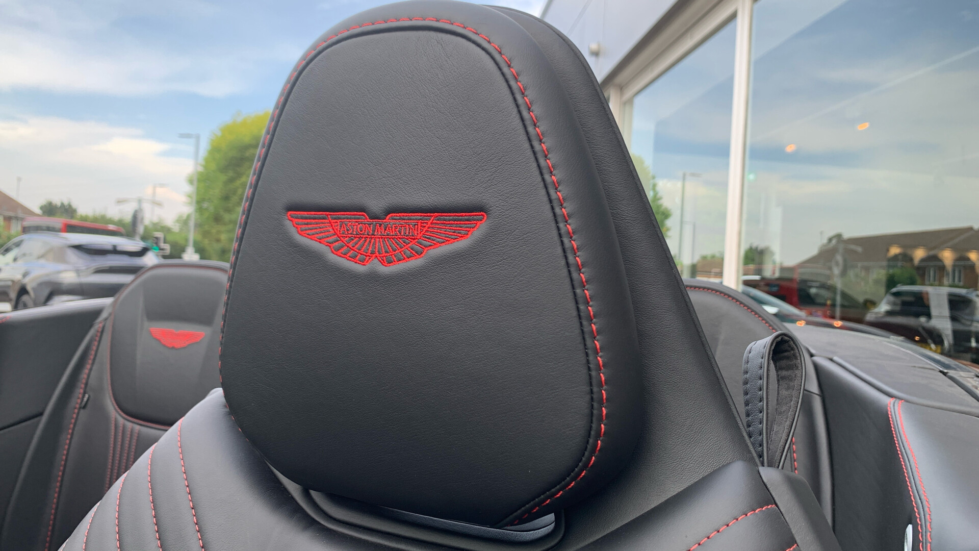Aston Martin DB11