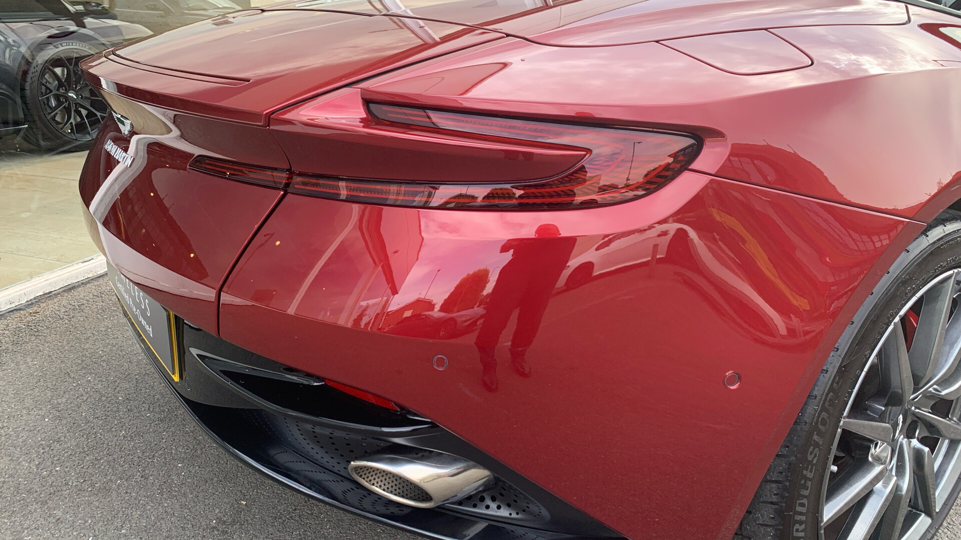 Aston Martin DB11
