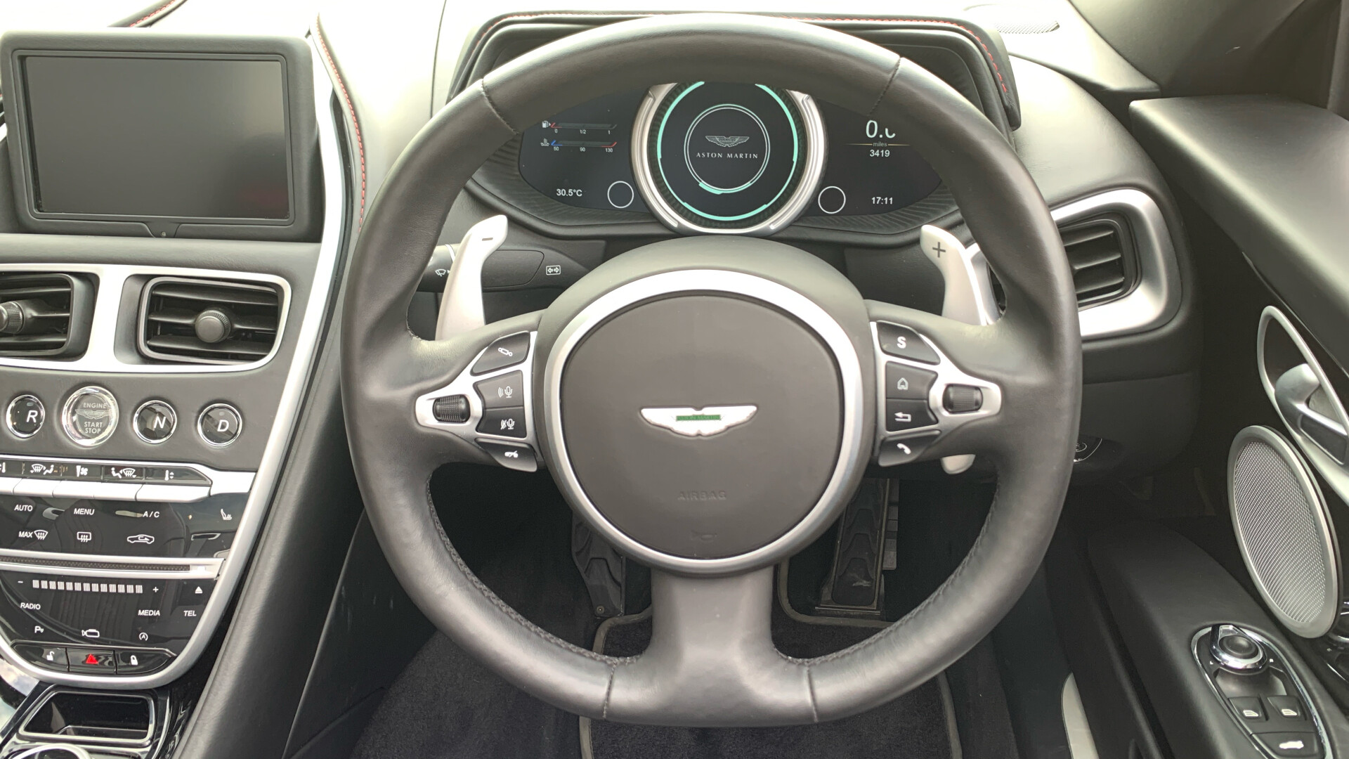Aston Martin DB11