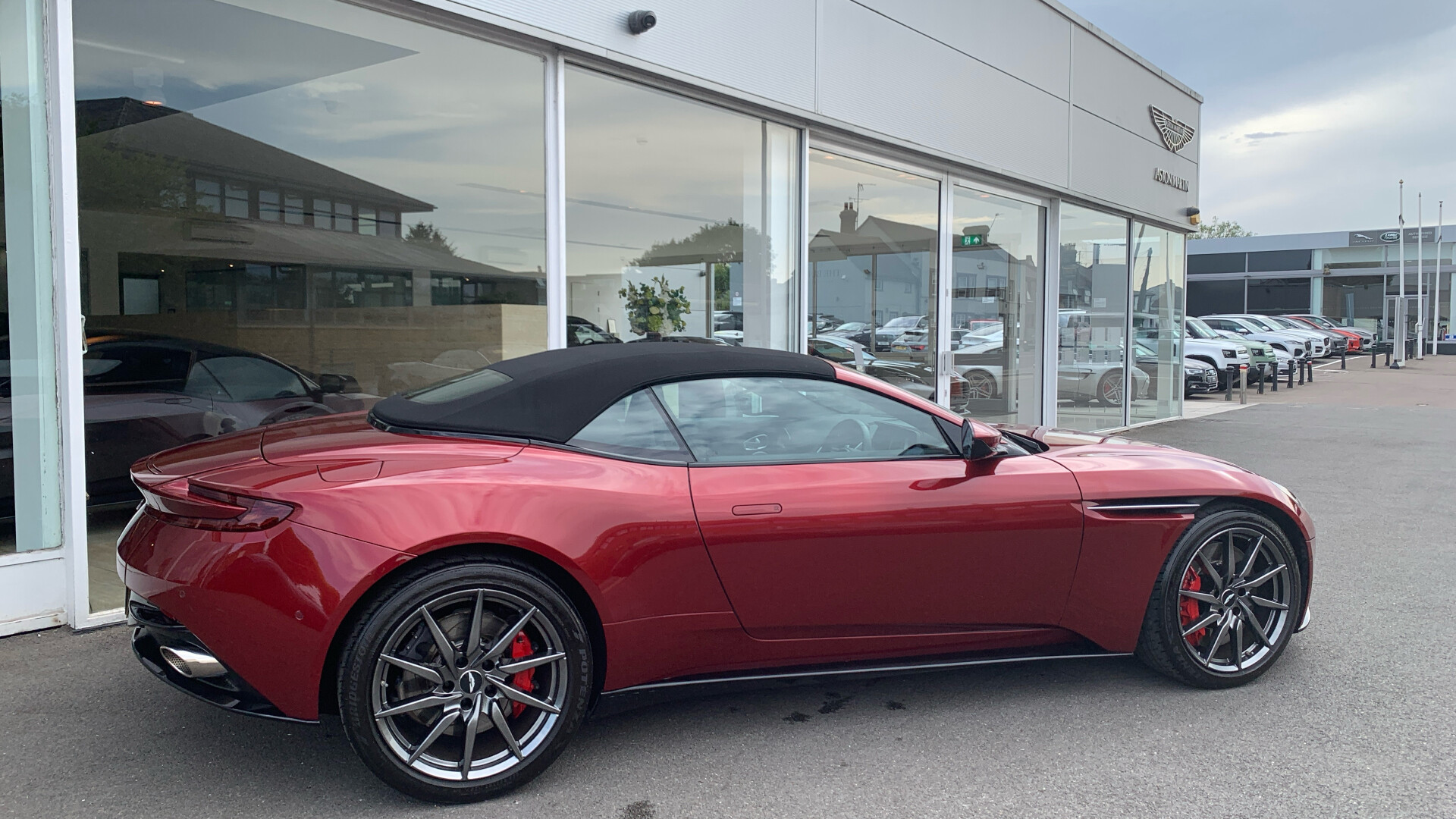 Aston Martin DB11