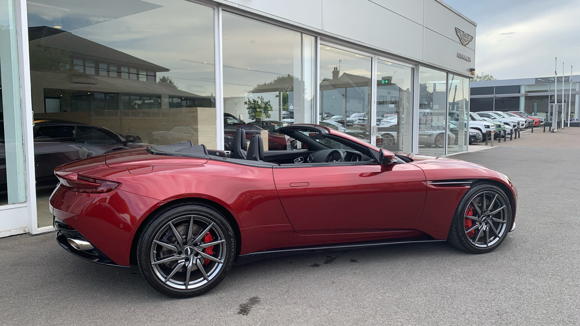 Aston Martin DB11
