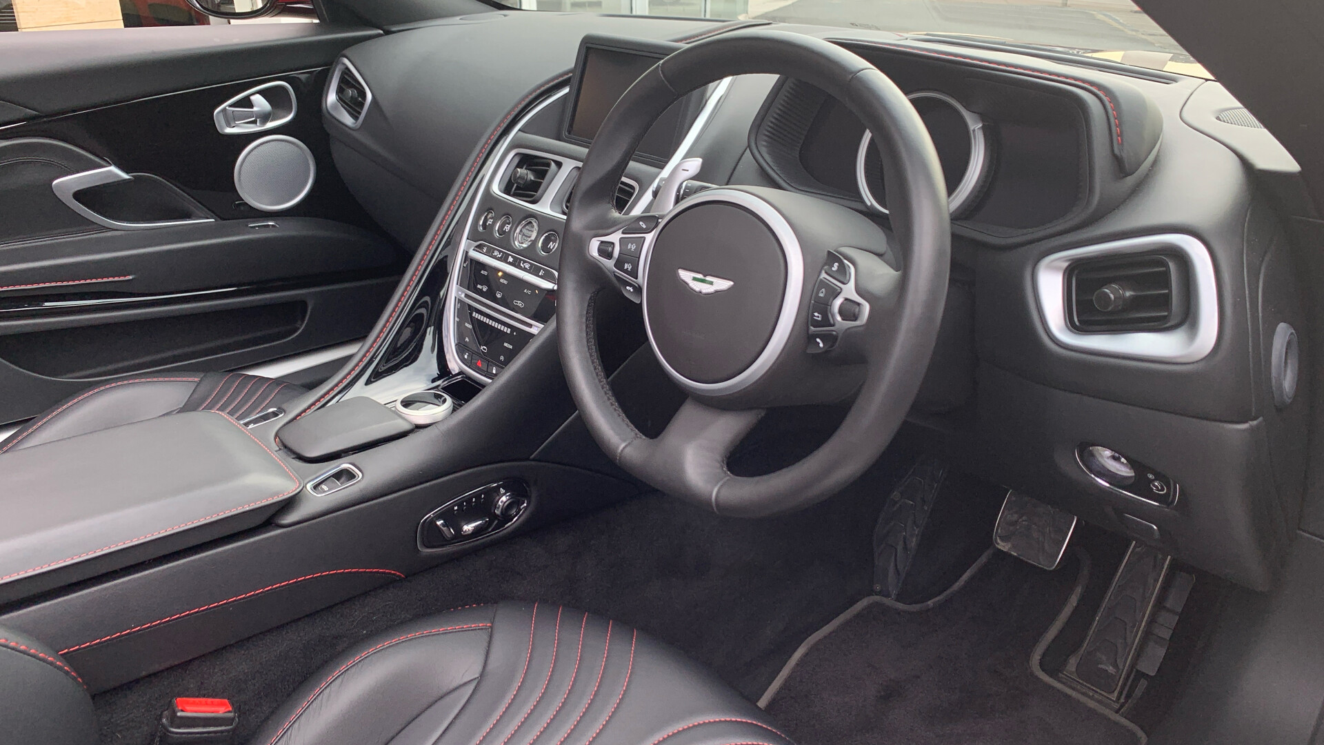 Aston Martin DB11