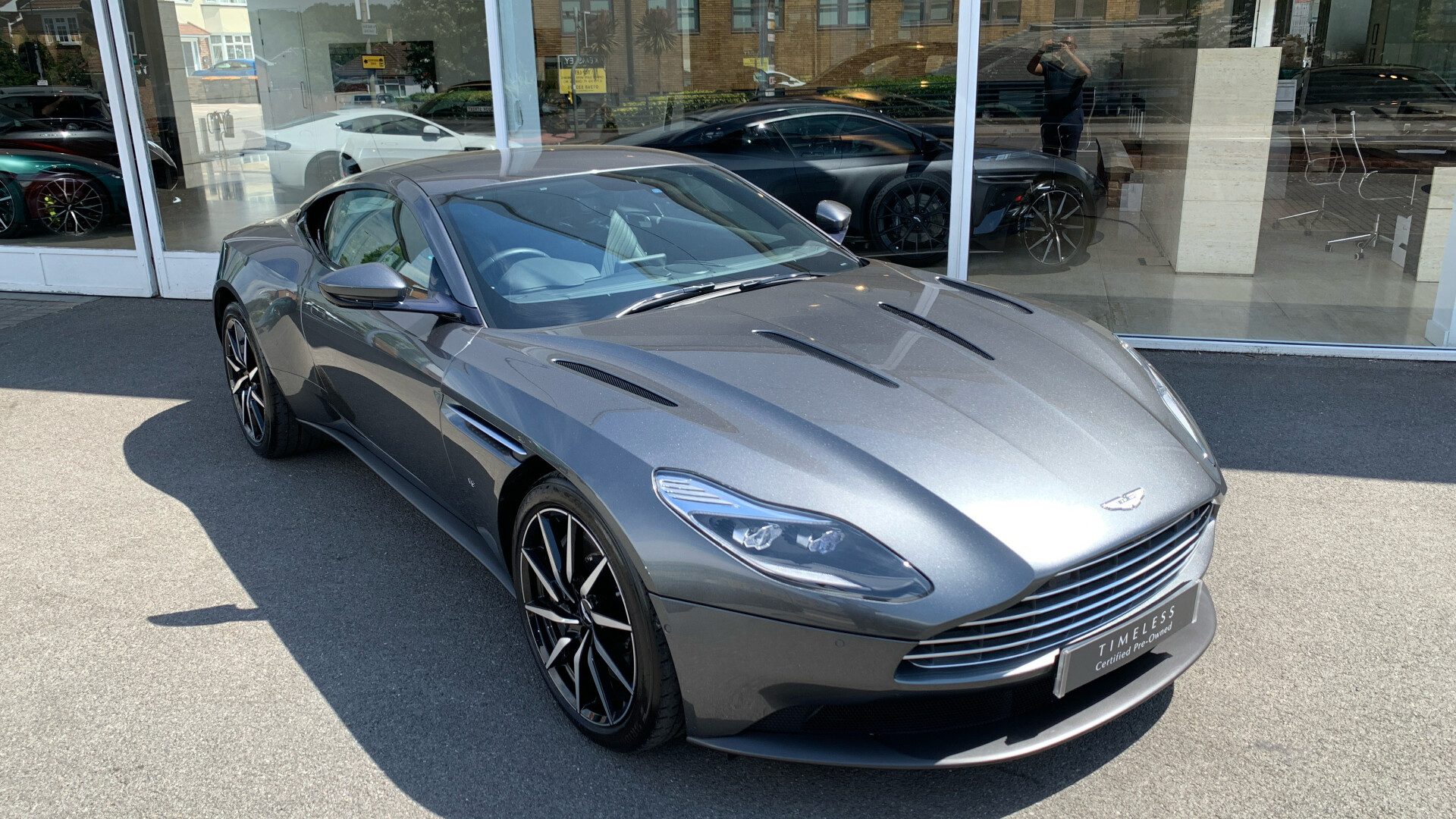 Aston Martin DB11