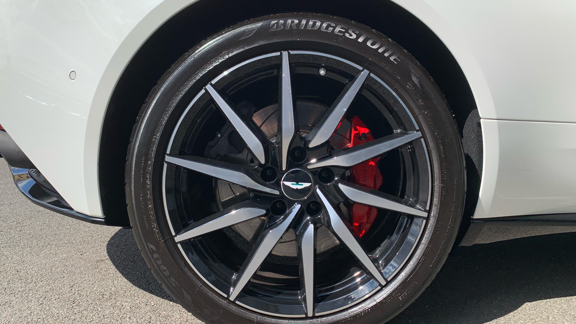 Aston Martin DB11