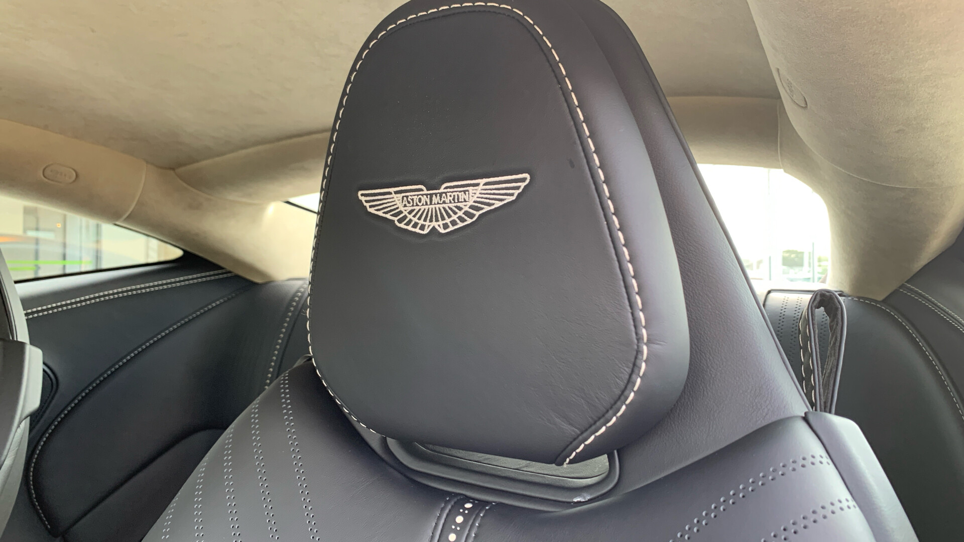 Aston Martin DB11
