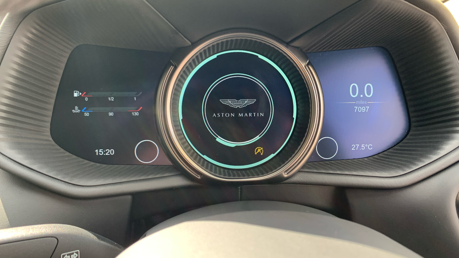 Aston Martin DB11