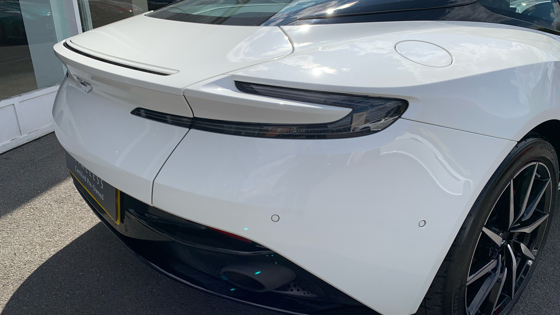 Aston Martin DB11