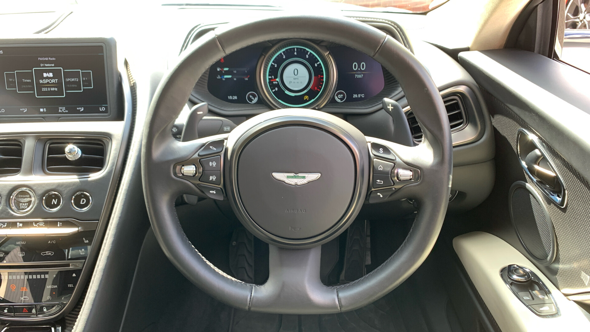 Aston Martin DB11