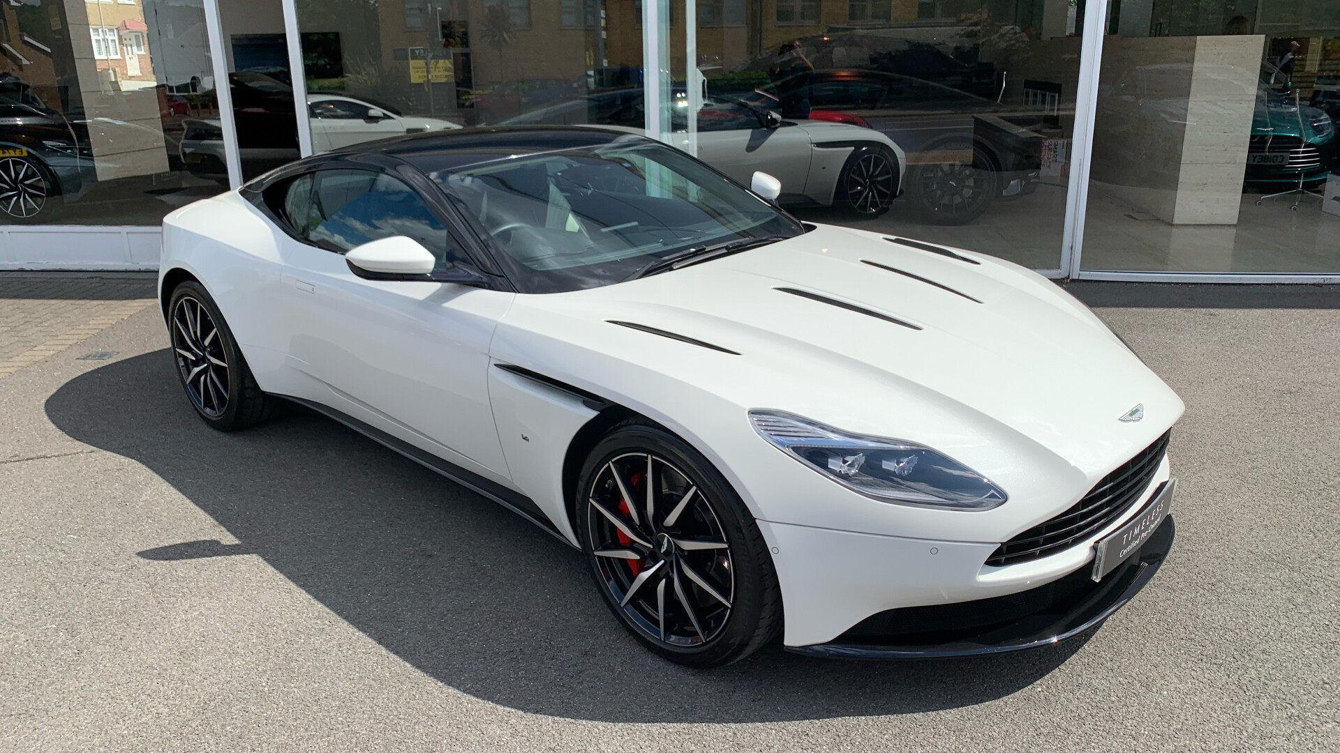 Aston Martin DB11