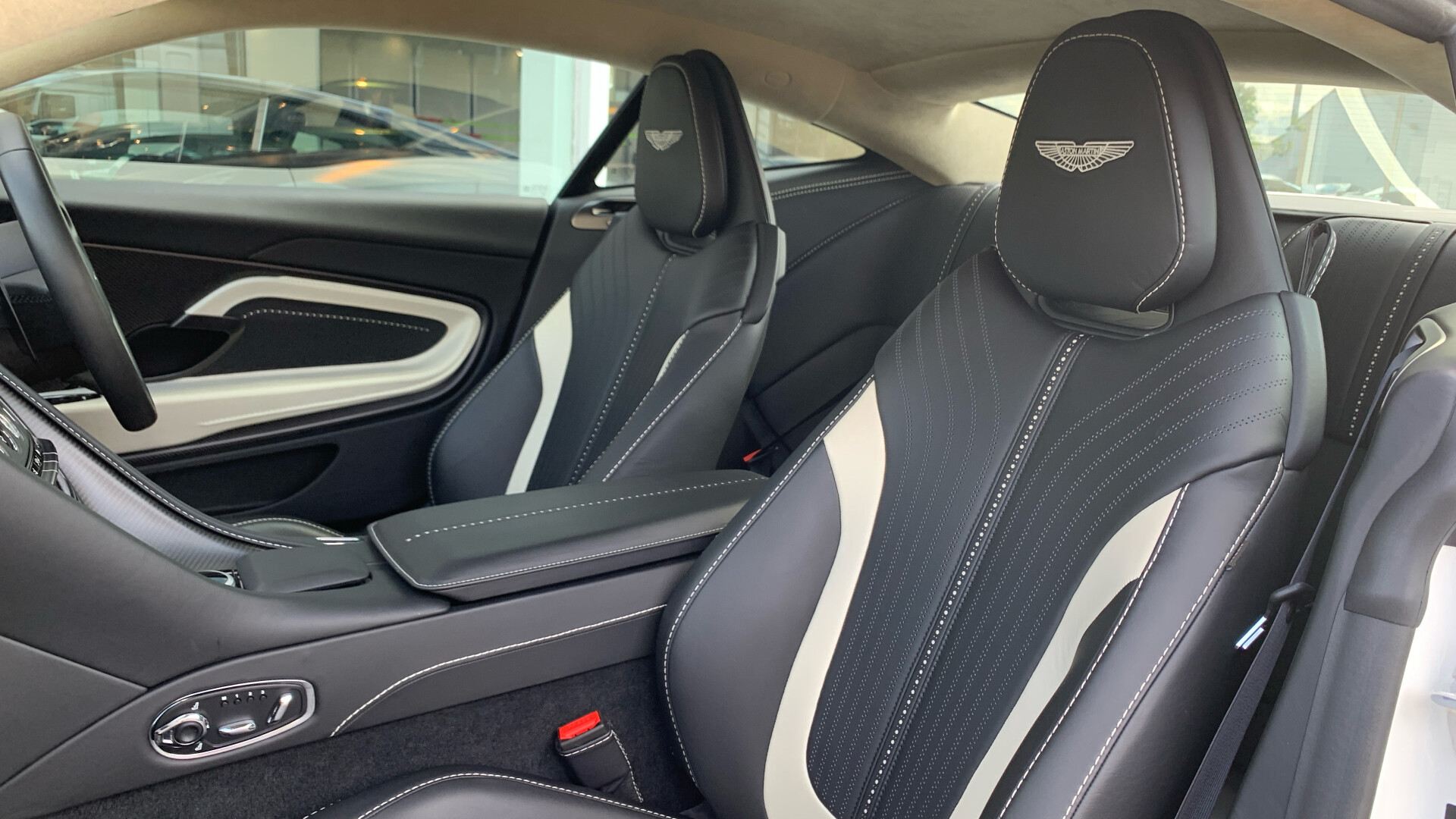 Aston Martin DB11