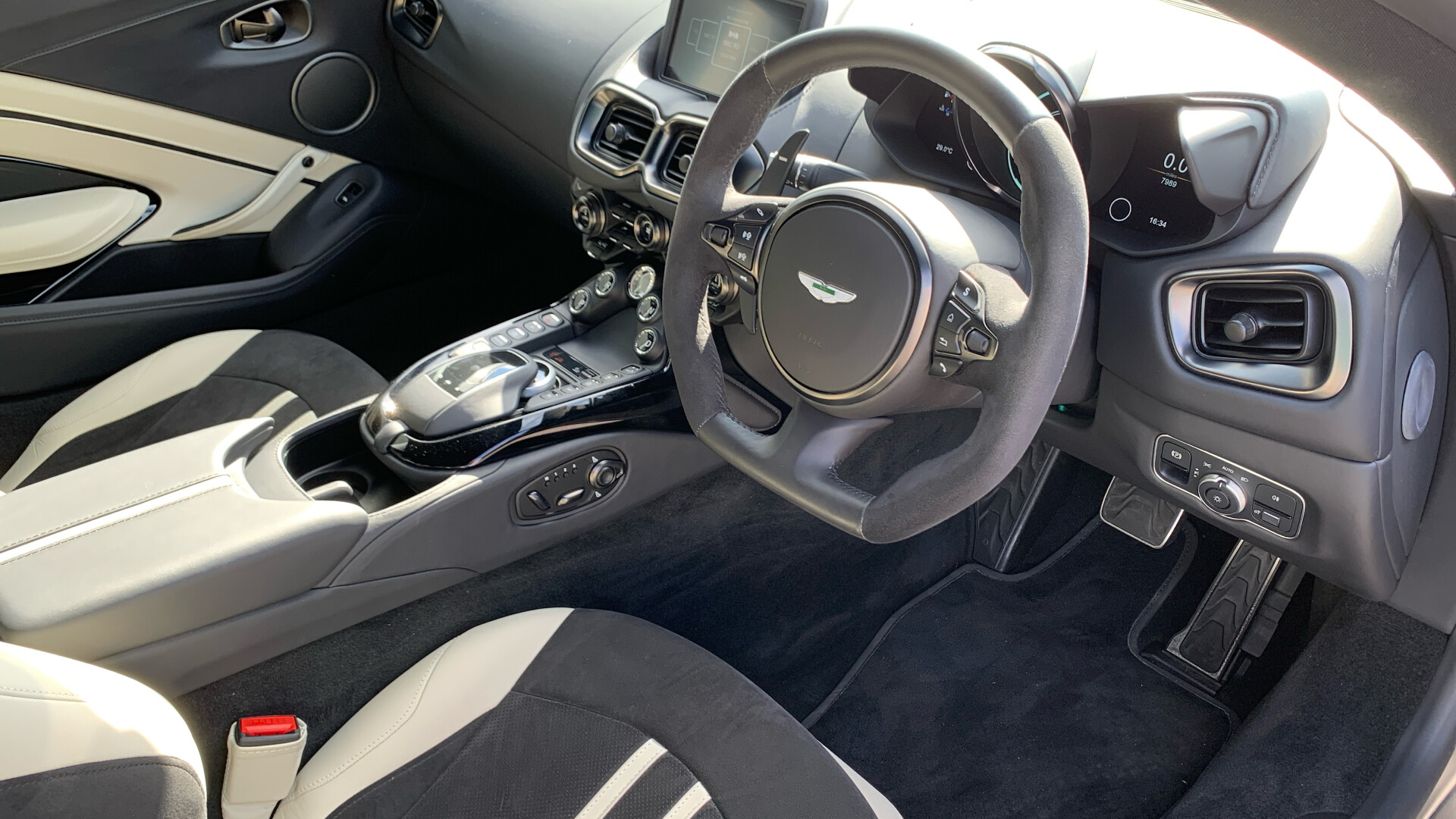 Aston Martin Vantage