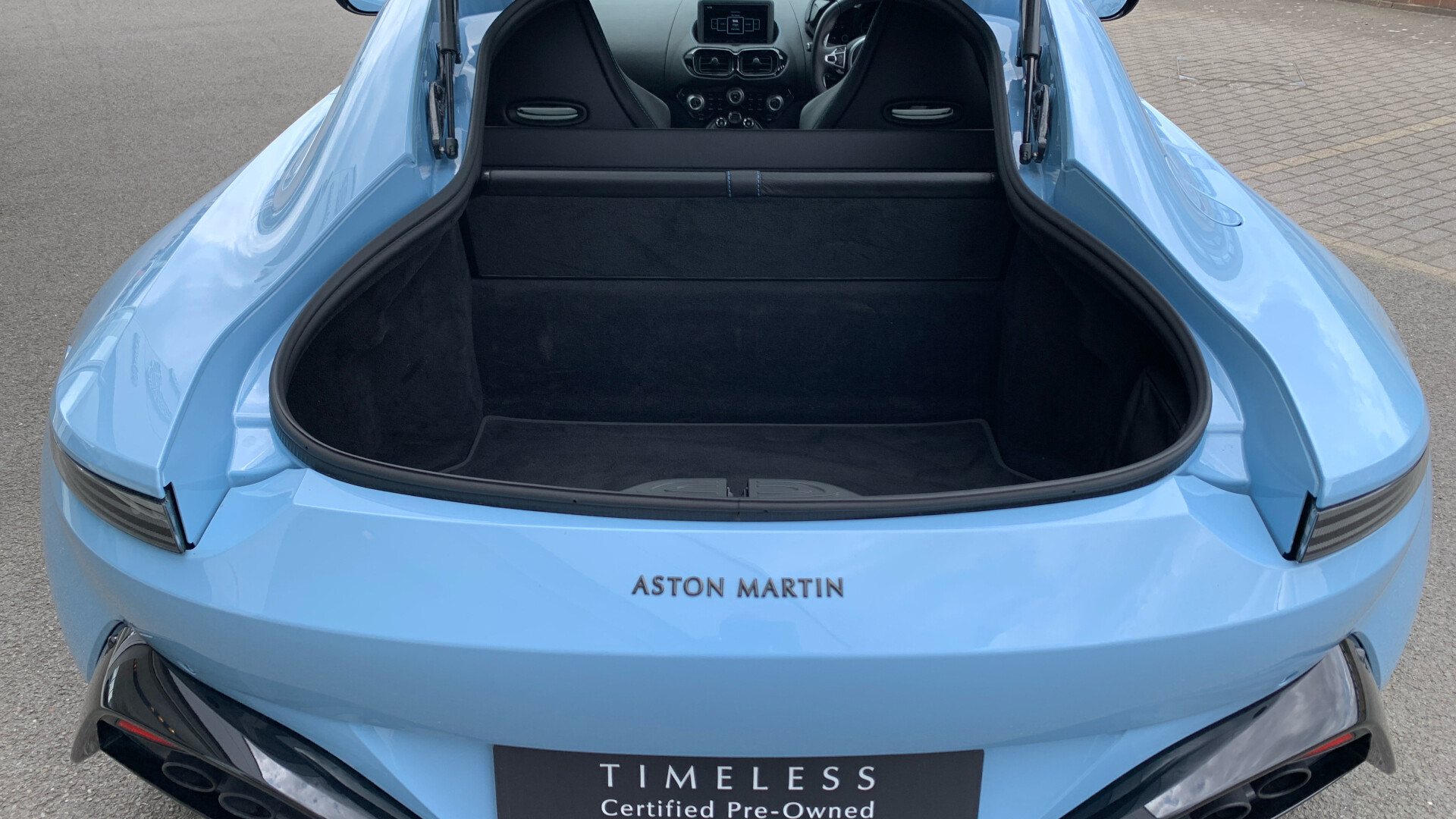 Aston Martin Vantage