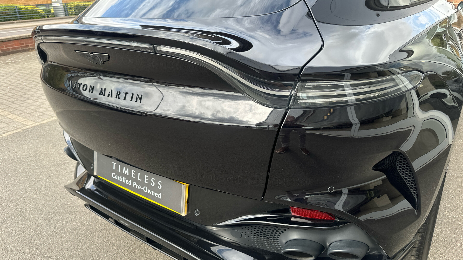 Aston Martin DBX