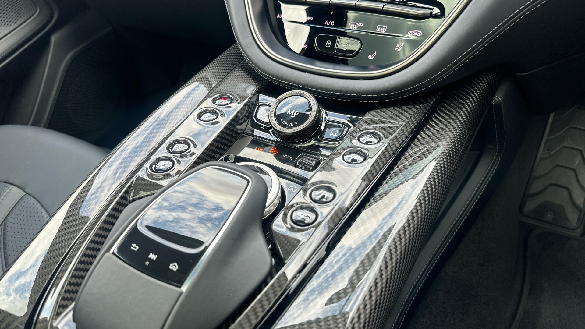 Aston Martin DBX