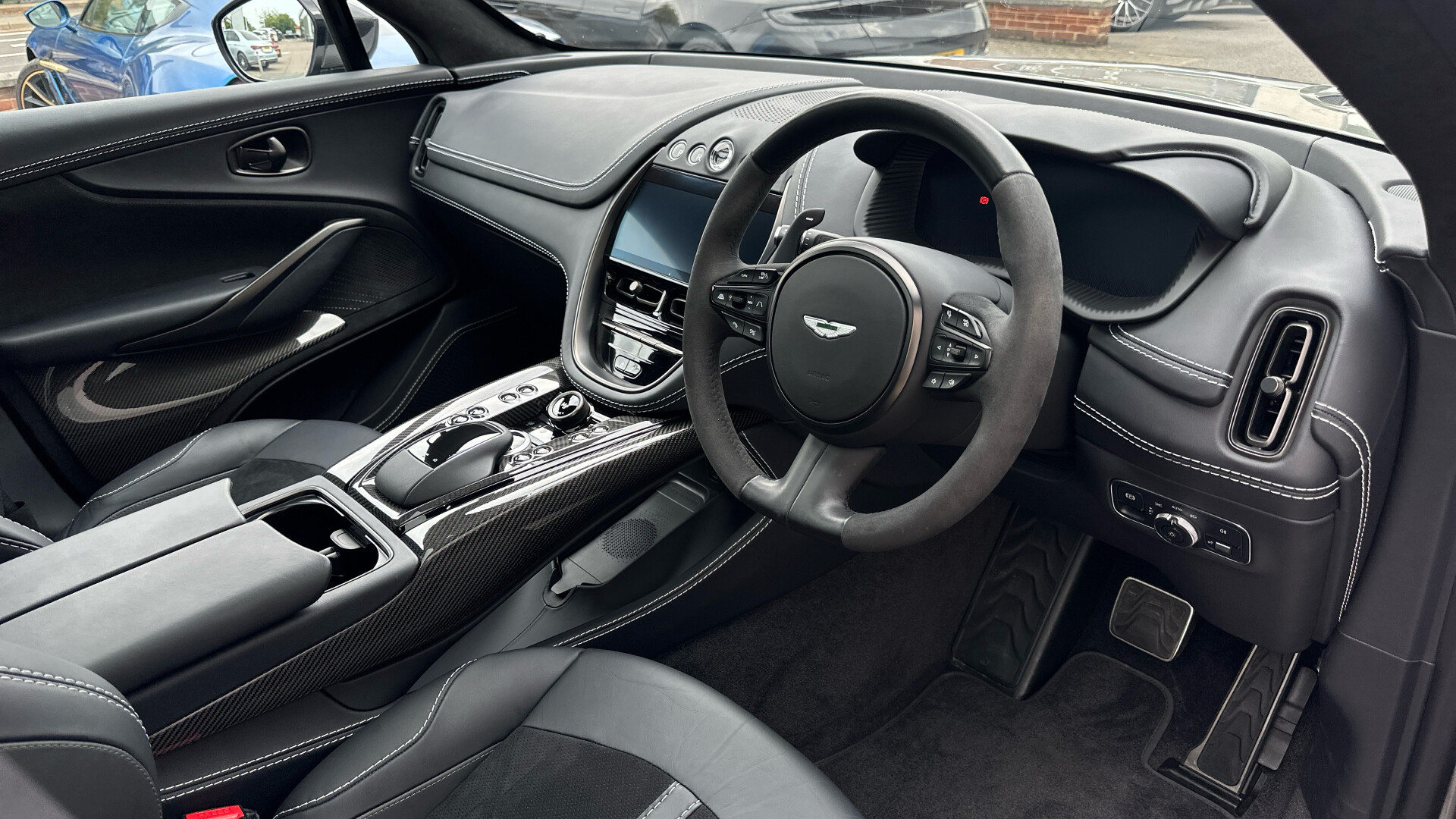 Aston Martin DBX