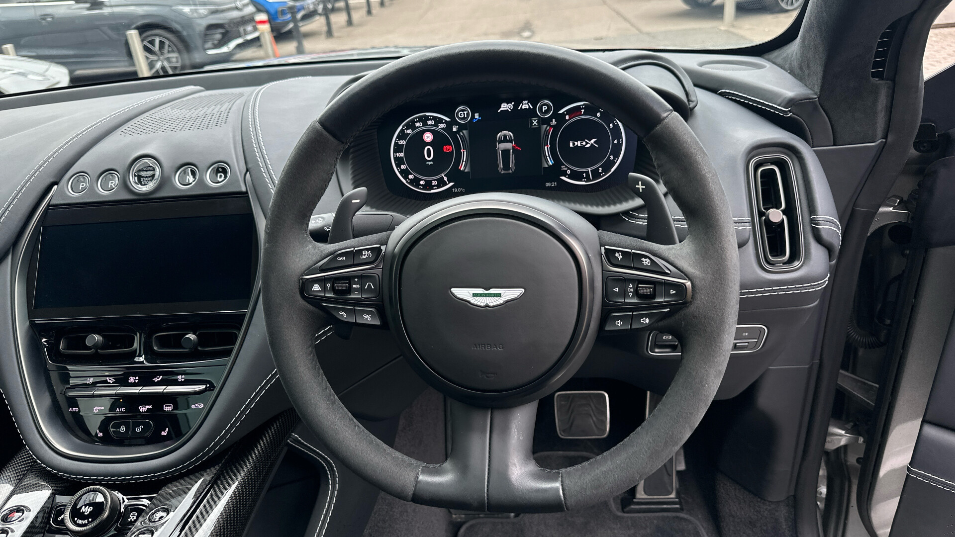 Aston Martin DBX