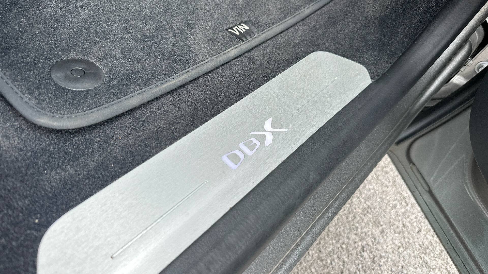 Aston Martin DBX