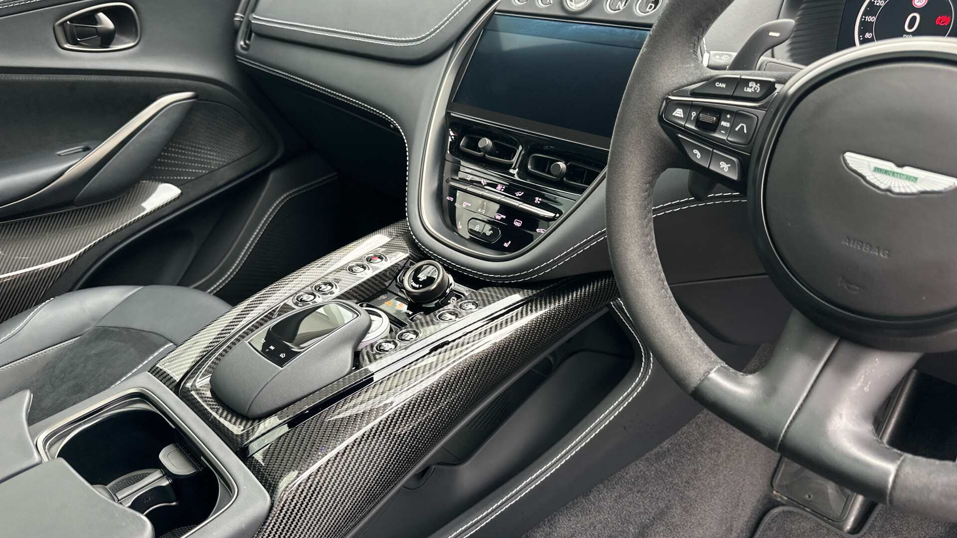 Aston Martin DBX