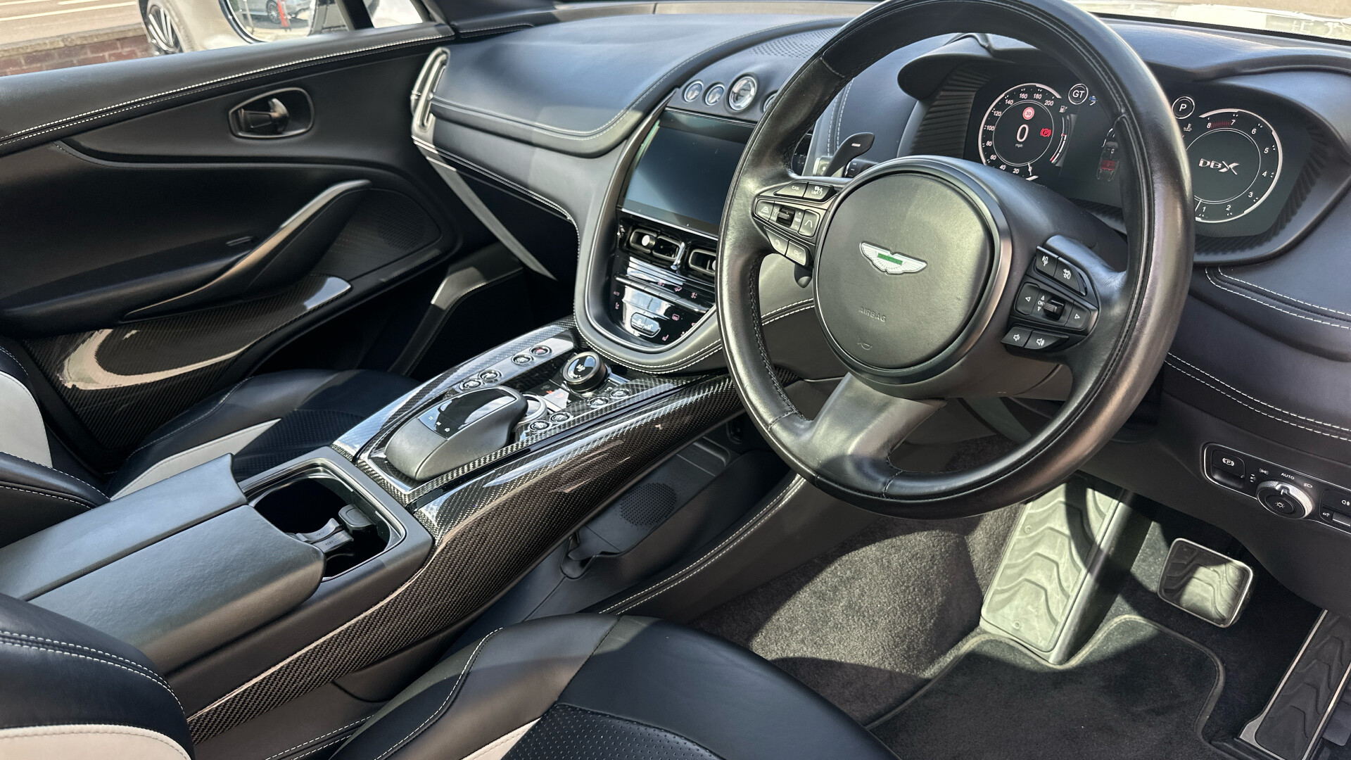 Aston Martin DBX