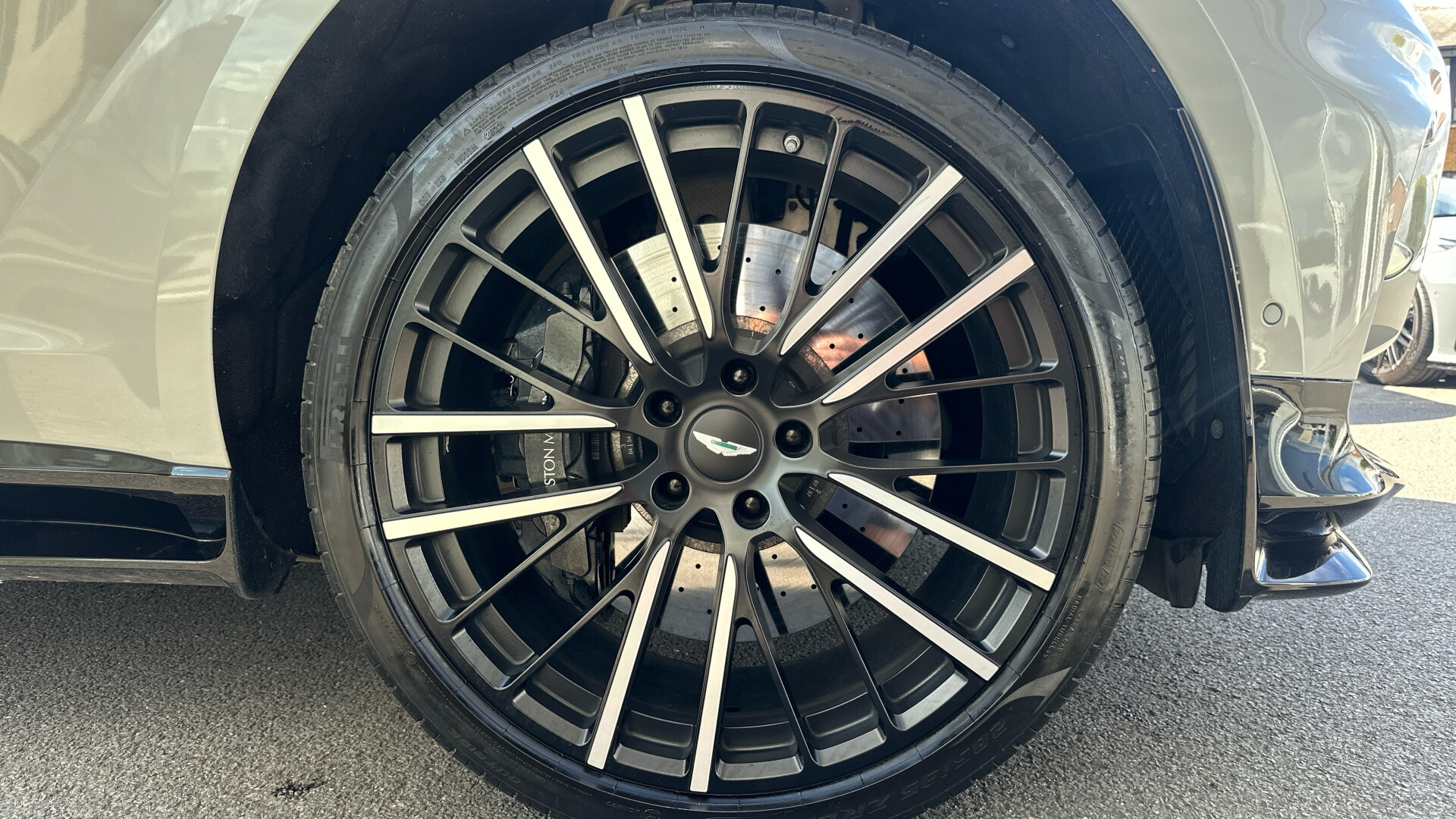Aston Martin DBX
