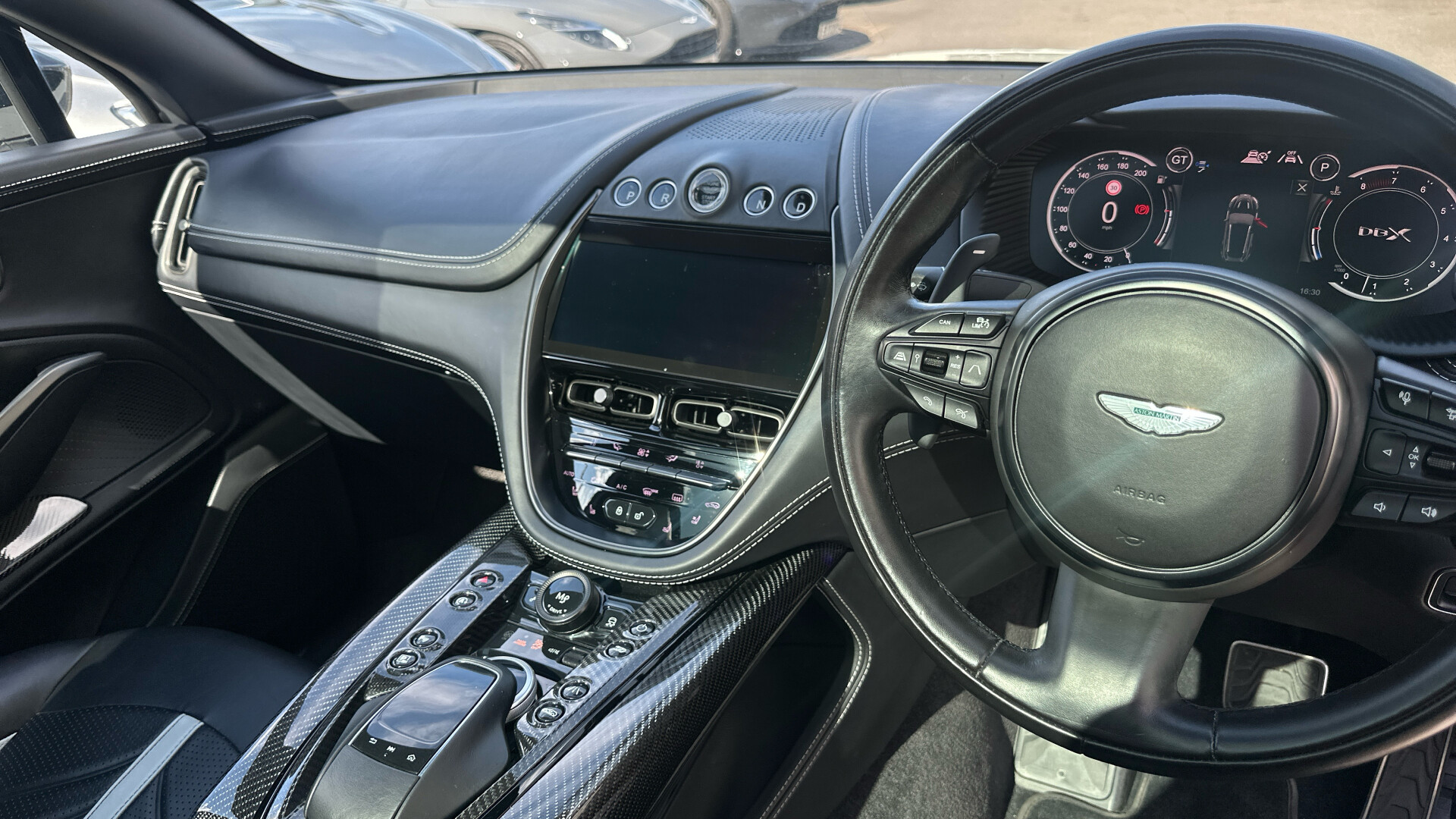 Aston Martin DBX