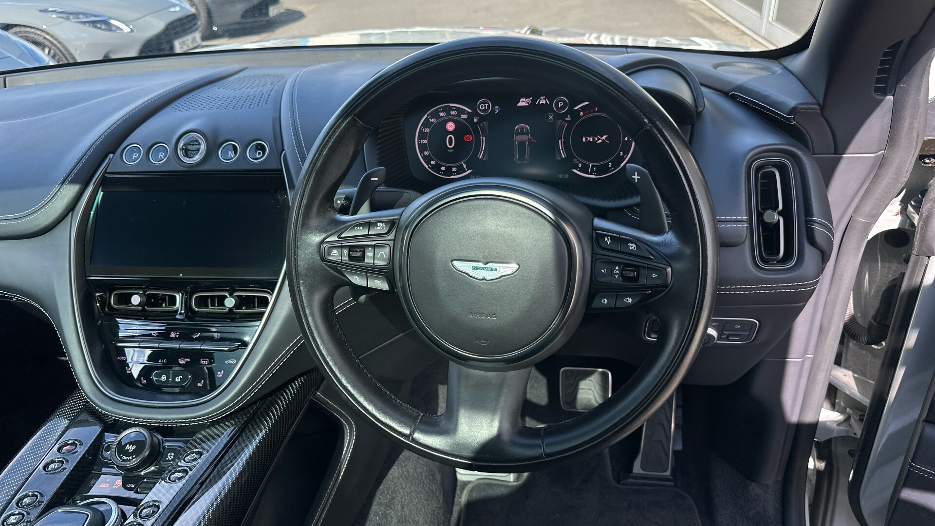 Aston Martin DBX
