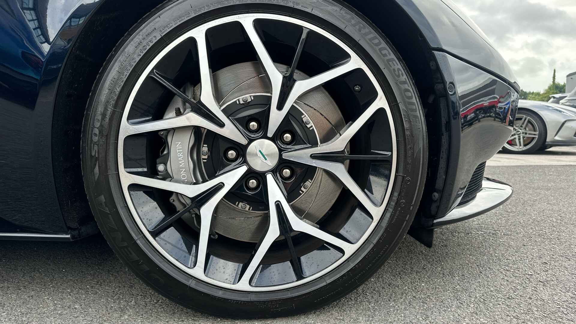 Aston Martin DB11