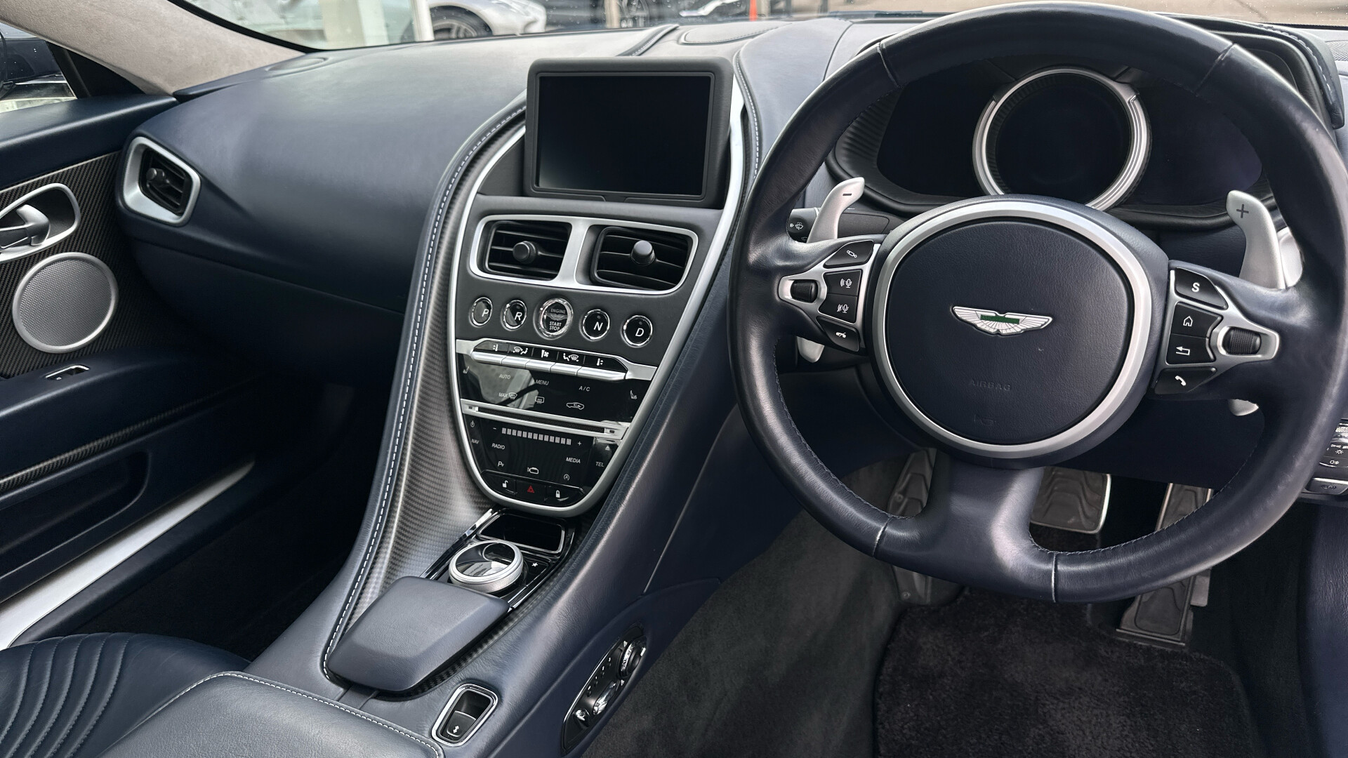 Aston Martin DB11