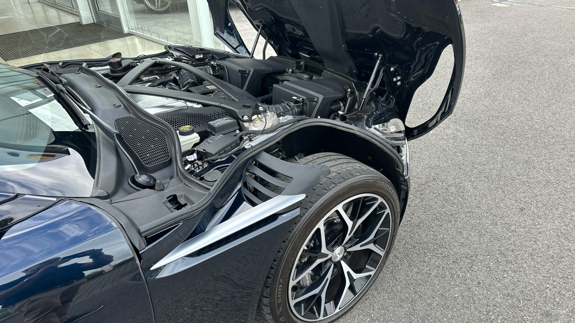 Aston Martin DB11