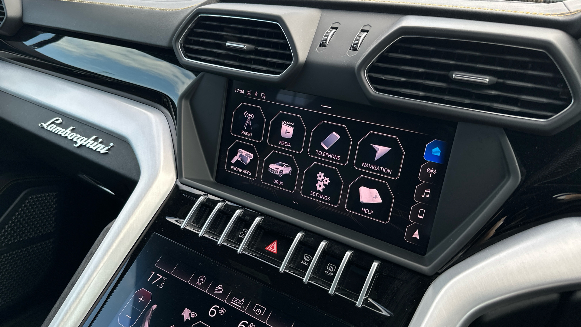 Lamborghini URUS