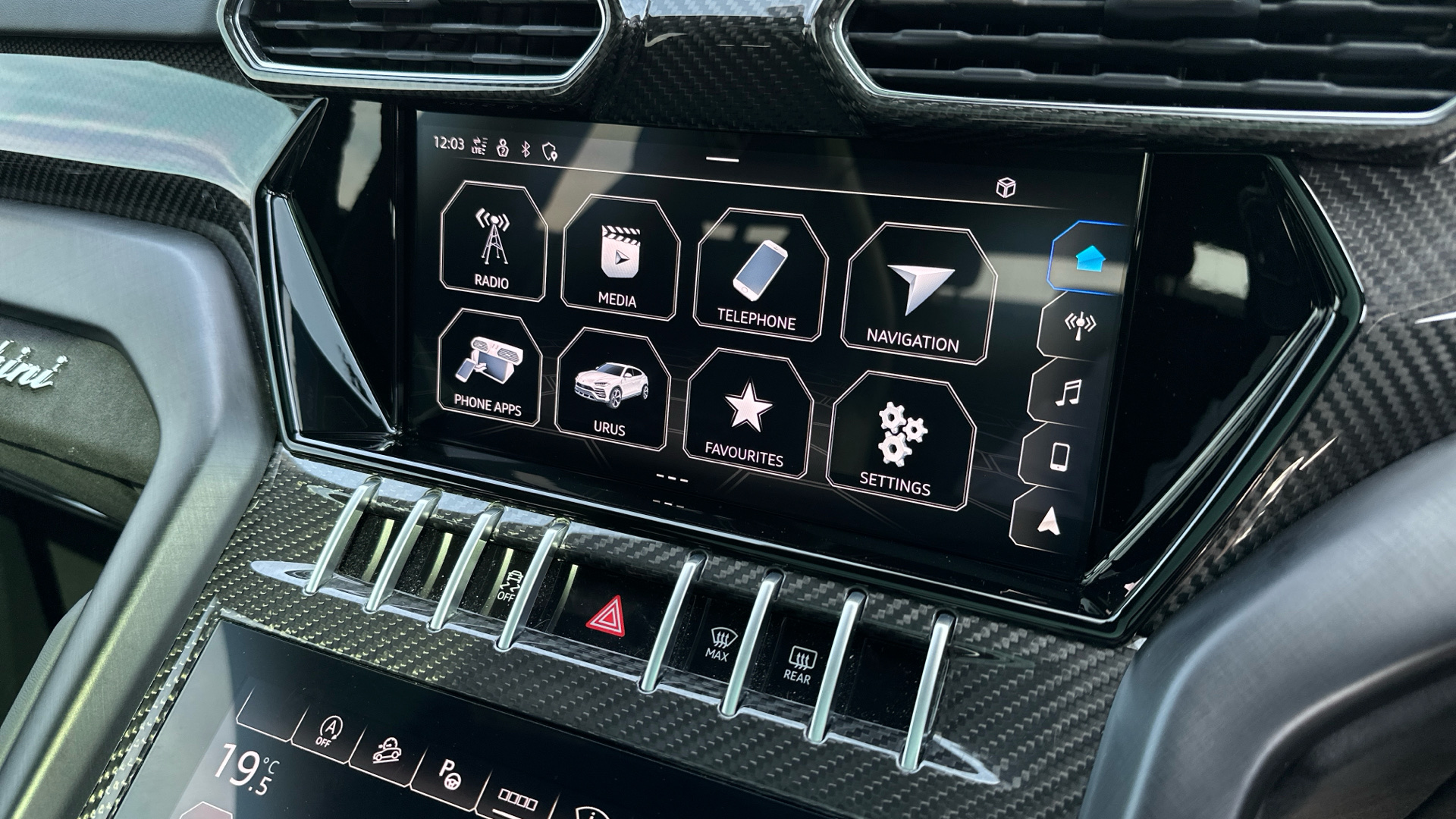 Lamborghini URUS