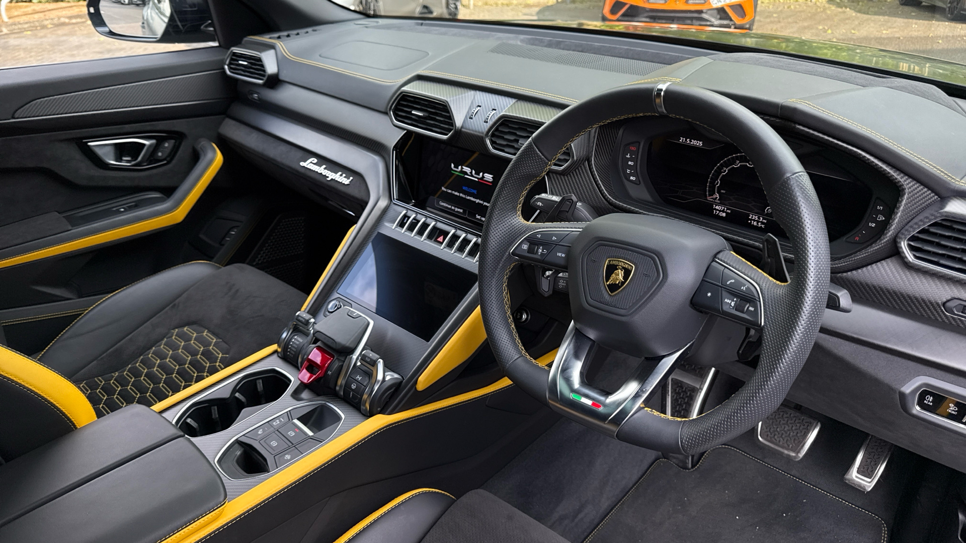 Lamborghini URUS