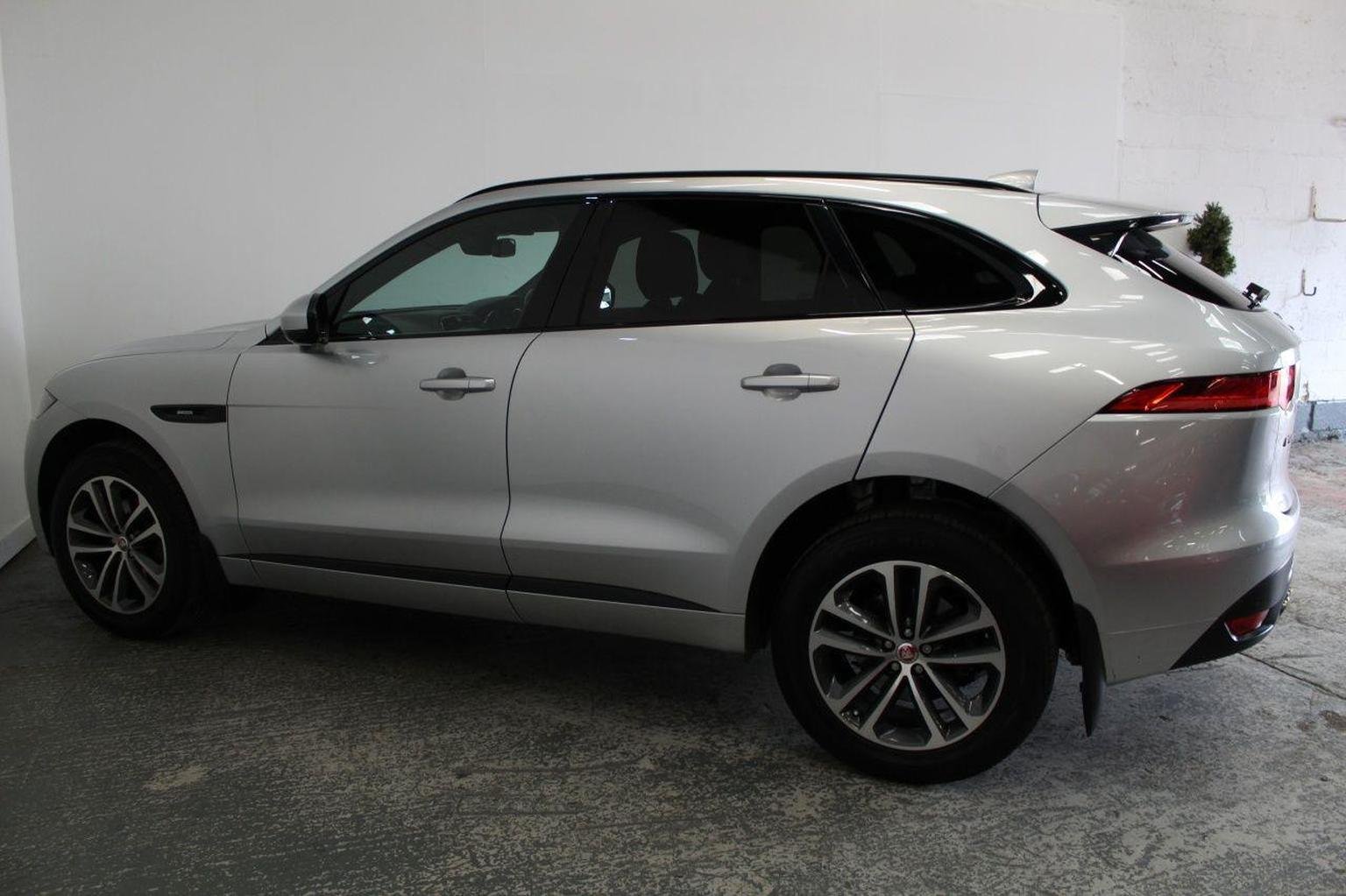 Jaguar F Pace