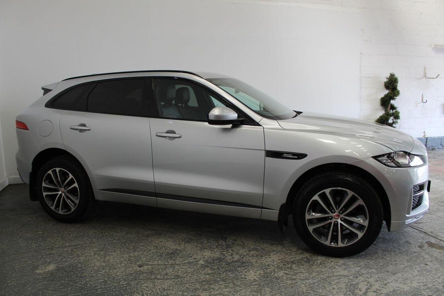 Jaguar F Pace