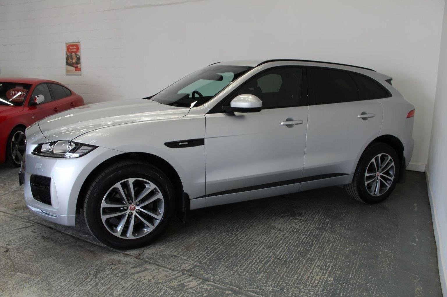 Jaguar F Pace