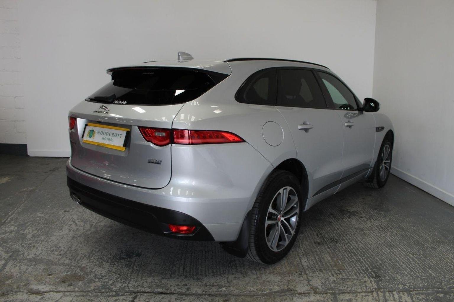 Jaguar F Pace