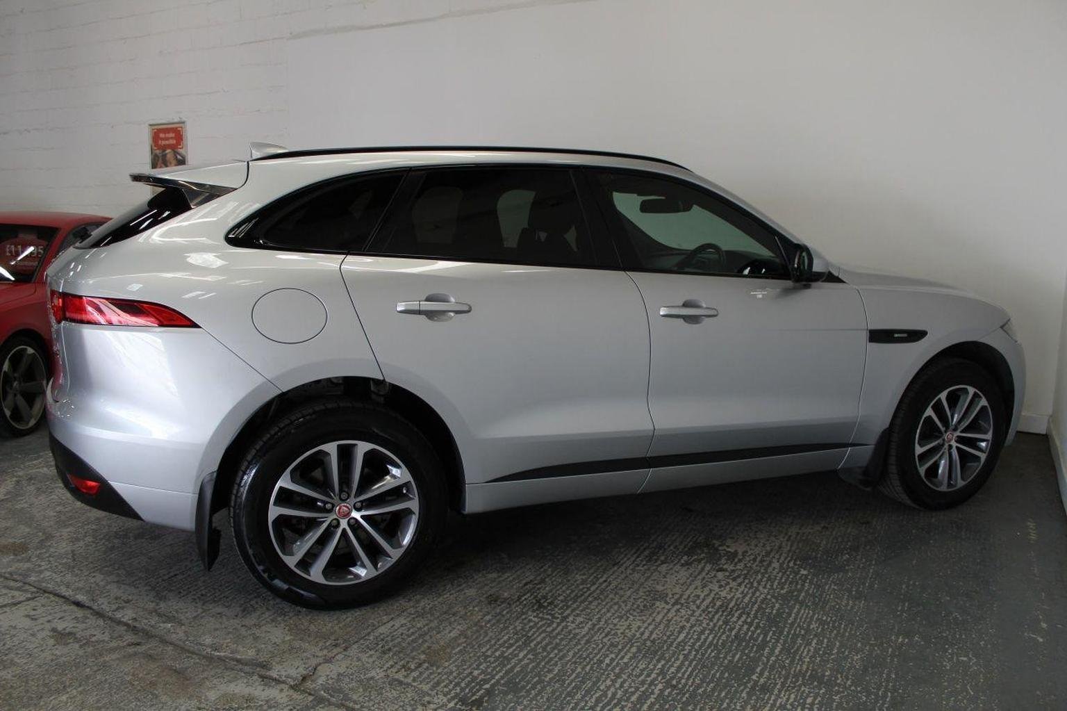 Jaguar F Pace