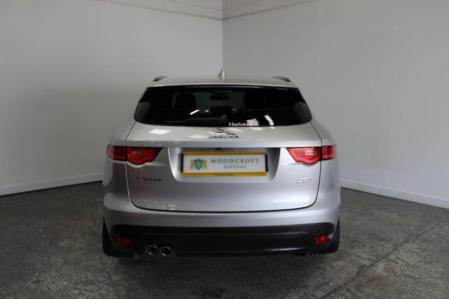 Jaguar F Pace