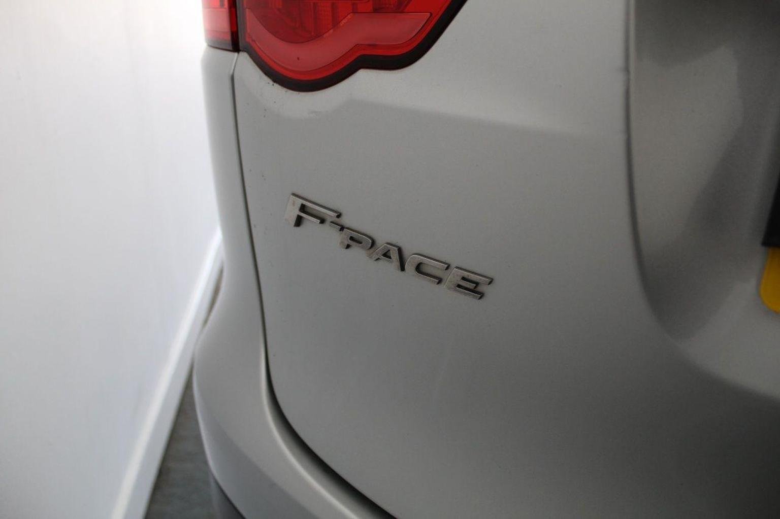 Jaguar F Pace