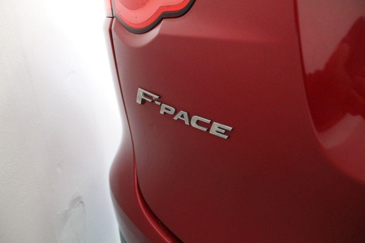 Jaguar F Pace