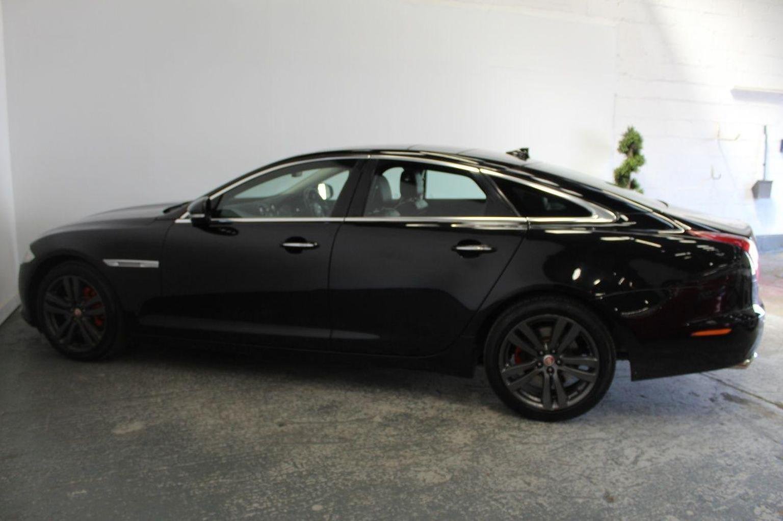 Jaguar XJ