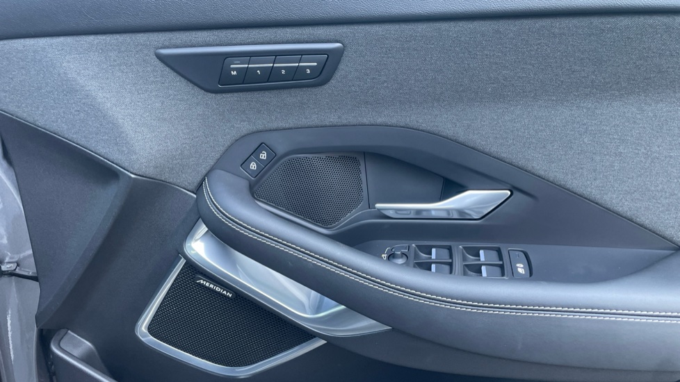 Jaguar E Pace