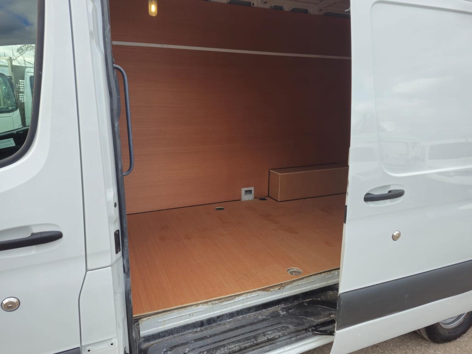 Mercedes Benz Sprinter