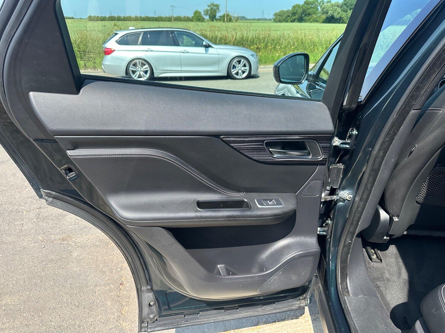 Jaguar F Pace