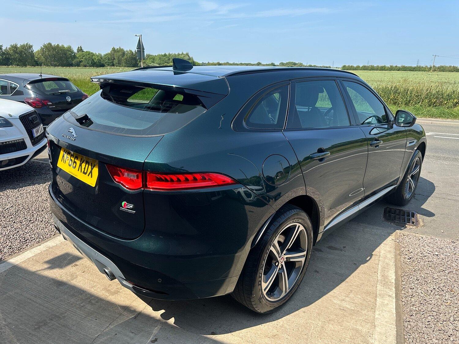 Jaguar F Pace